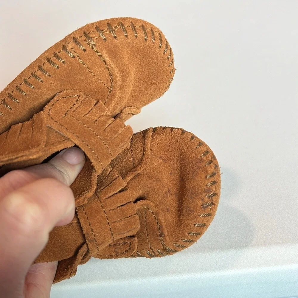 Minnetonka - size‎ 3 baby crib shoes, fringe moccasins